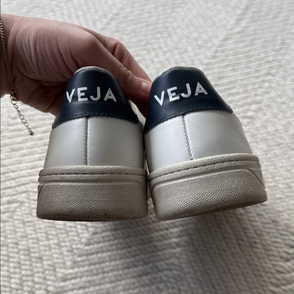 Veja V-12 Sneaker in Extra White & Marsala Nautico Sneaker sz 6 - Picture 8 of 10